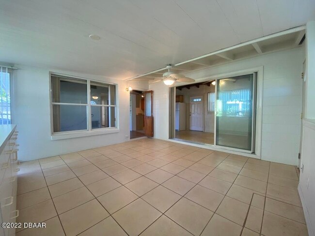 Building Photo - 114 Essex Dr