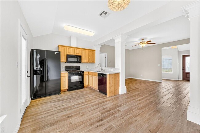 Building Photo - 2314 Blue Star Dr