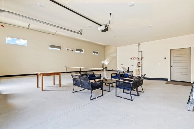 Building Photo - 303 CM Rdg Ln