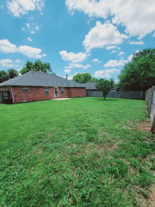 Building Photo - Great Southwest Location - Kickapoo, Chero...