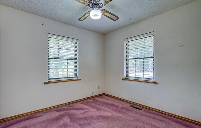 Building Photo - 610 N 6th Ave