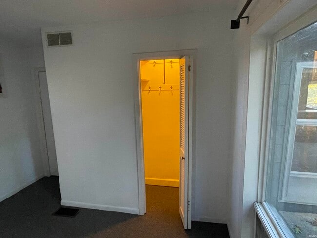 Building Photo - 2625 S Smith Rd