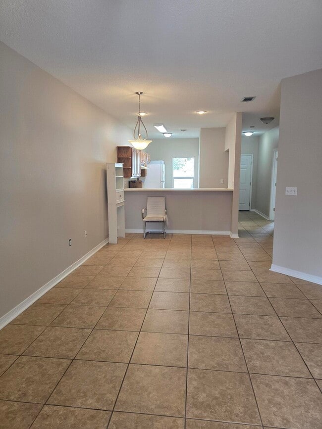 Building Photo - 204 Ann Cir