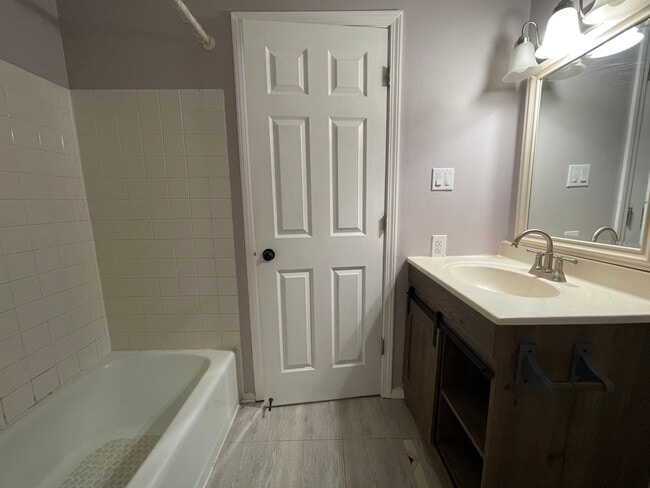 Building Photo - 803 Garden Cir