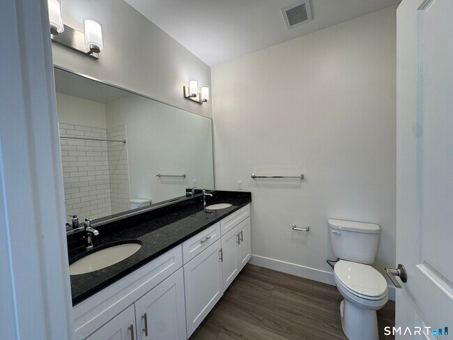 Building Photo - 414 Berlin Tpke