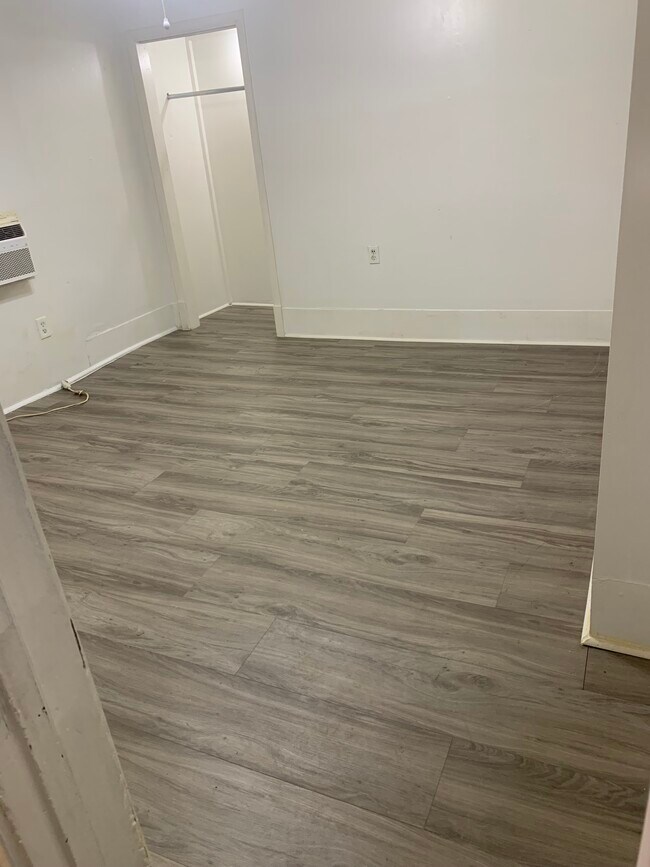 Building Photo - 311 Lee St W