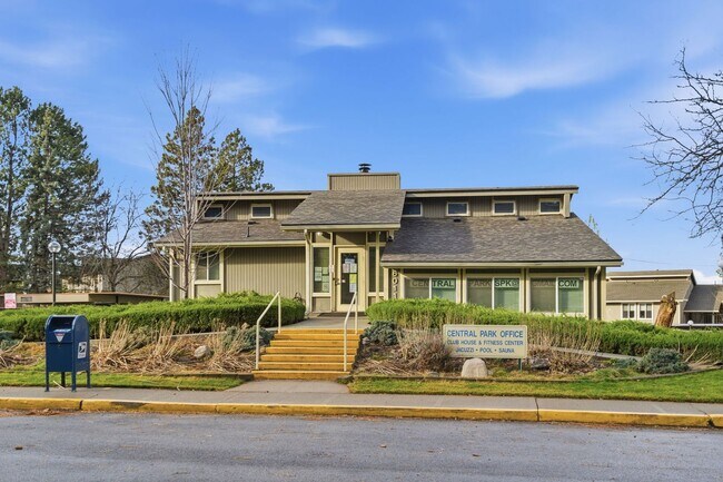 Building Photo - 6121 E 6th Ave