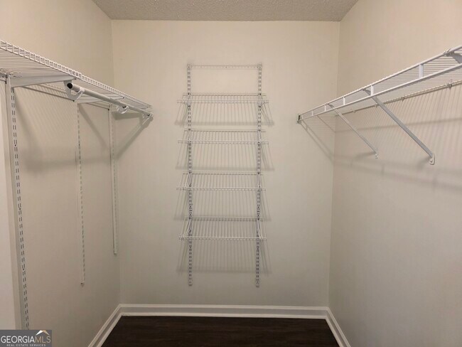 Building Photo - 434 Roberts Way