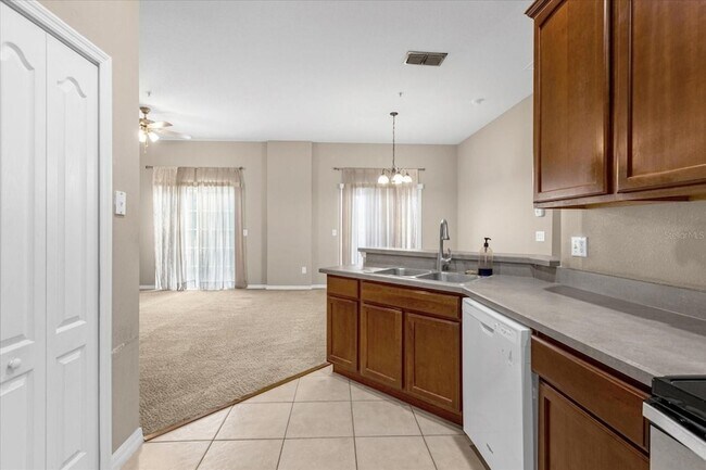 Building Photo - 2811 Pine Oak Trail
