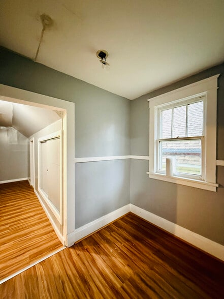 Building Photo - 88 Schutrum St