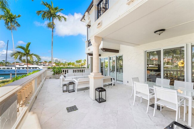 Building Photo - 2511 Fisher Island Dr