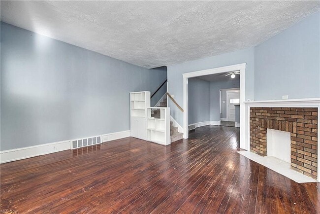 living room - 1377 Cove Ave