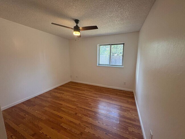 Building Photo - 4724 W Ashlan Ave