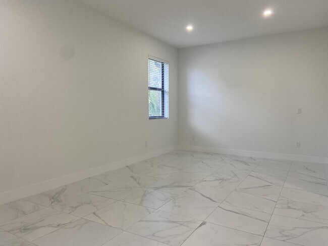 Building Photo - 359 Bella Sol Way