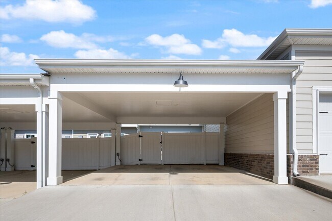 Building Photo - 3255 Tasker Dr
