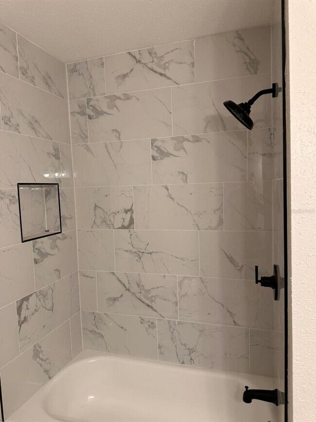 Building Photo - 829 NE 3rd St