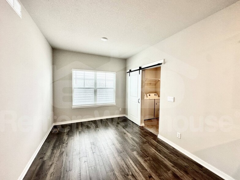 Building Photo - 2310 SW Plaza Pkwy