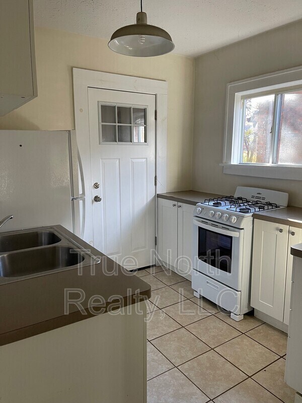 Primary Photo - 1681 1/2 Oak Street
