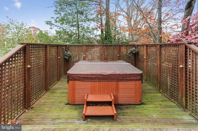 Building Photo - 9801 Clydesdale St