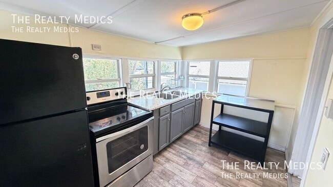 Building Photo - 35 Hill Ave