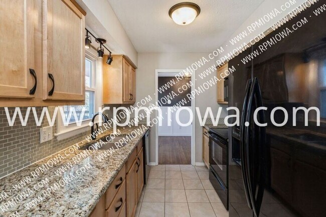 Building Photo - UPDATED RANCH!! 3 Bedroom, 2 Bathroom Ranc...