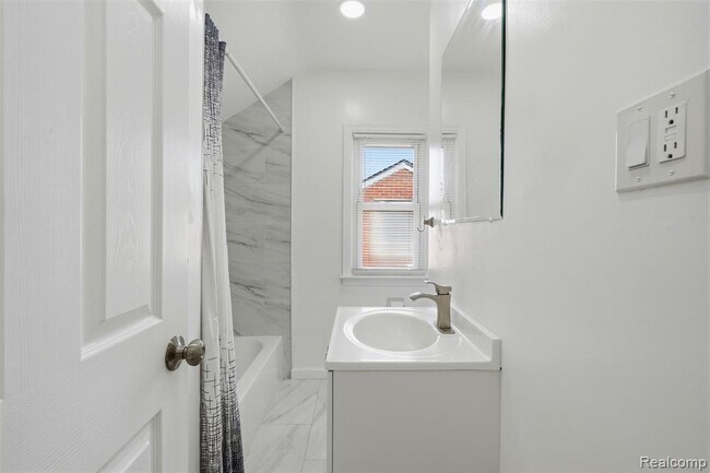 Building Photo - 2045 N Elizabeth St