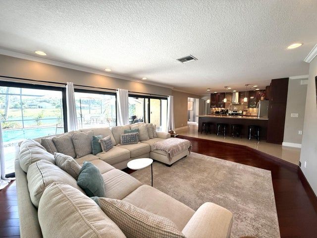 Building Photo - 3250 Lakeview Blvd