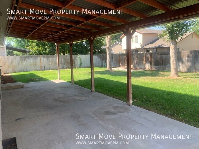 Building Photo - 2557 N Laughridge Ave