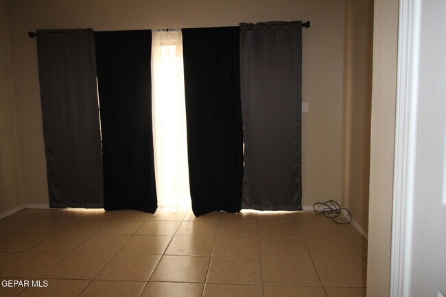 Building Photo - 10711 Ivanhoe Dr