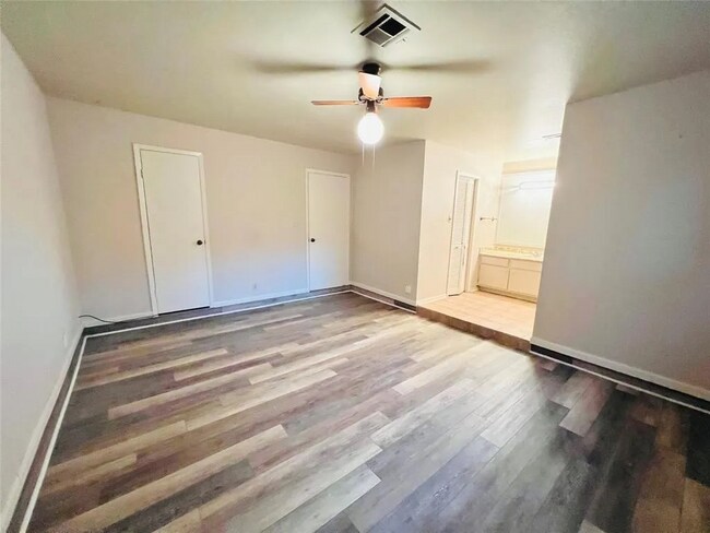 Building Photo - 7014 Woodfern Dr