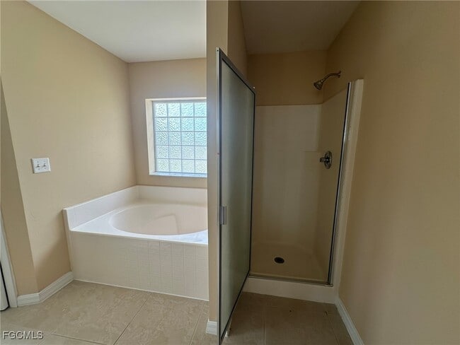 Building Photo - 2125 NE 9th Ave