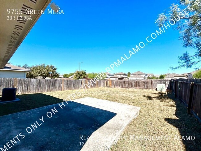 Building Photo - AVAILABLE NOW! 3 Bedroom / 2 Bath Home Nea...