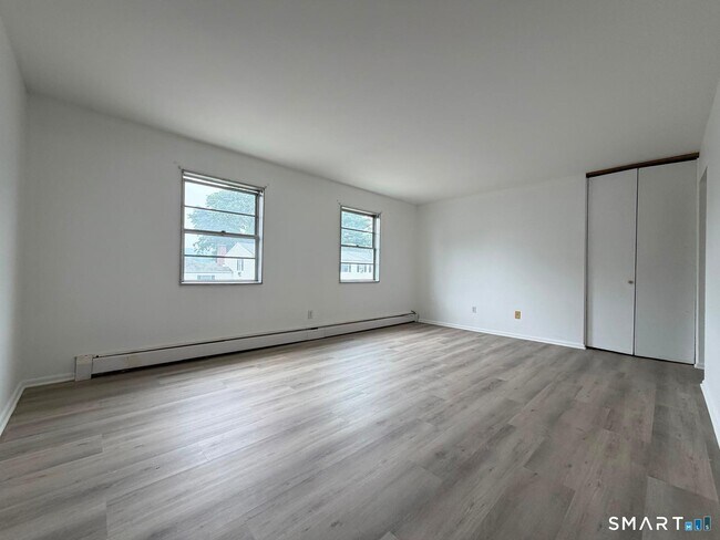 Building Photo - 18 Fairview Dr