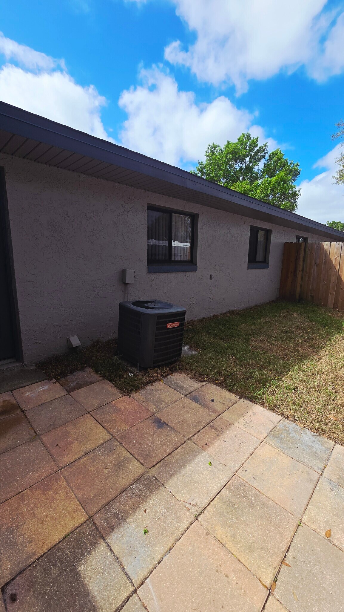 Building Photo - 555 Northlake Blvd