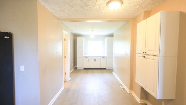 Building Photo - 755 W 13th St