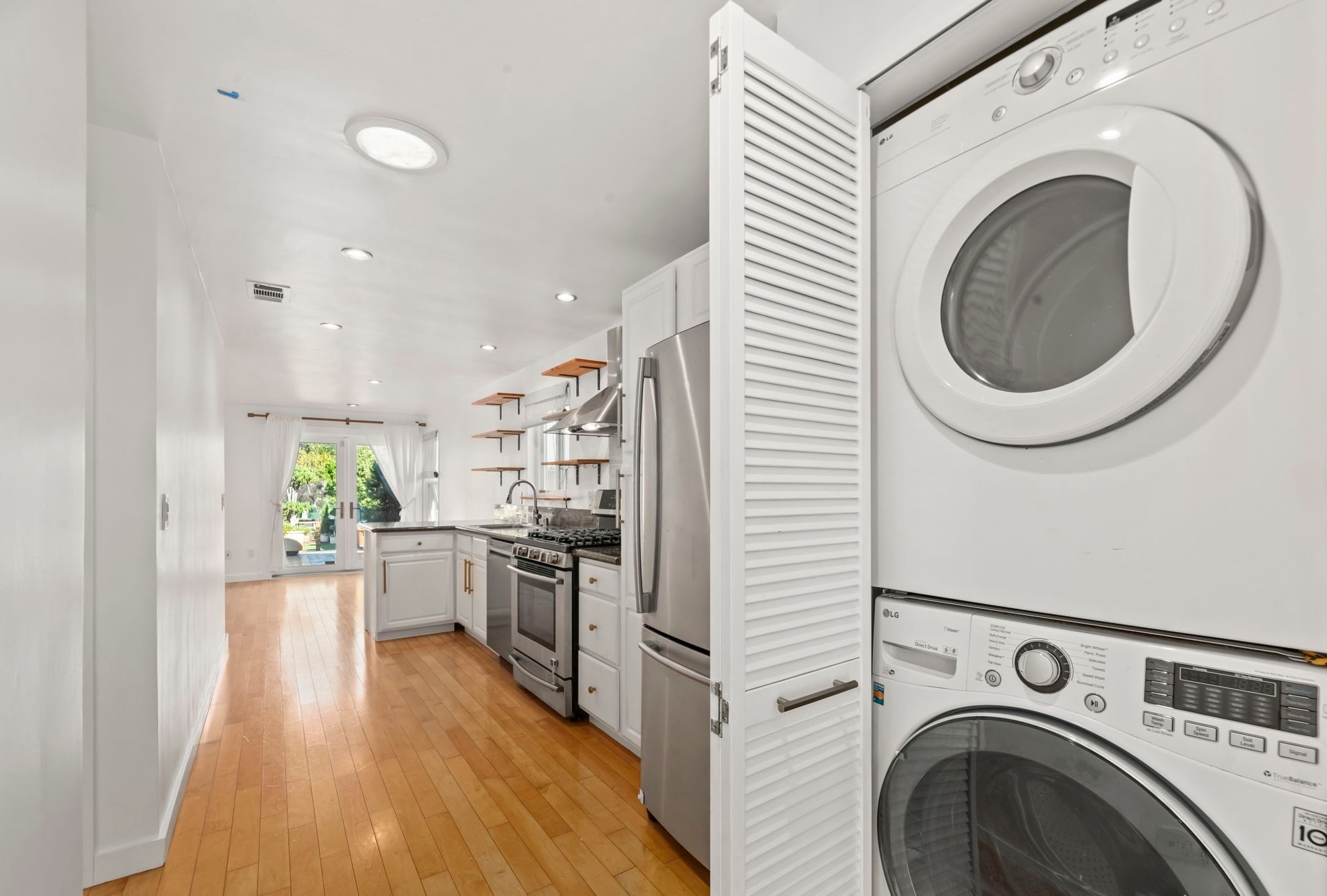 Building Photo - 662 Rosecrans Ave