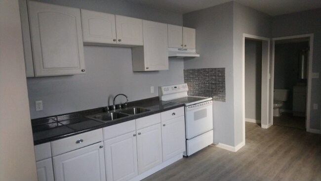 Building Photo - 824 Greenwood Ave