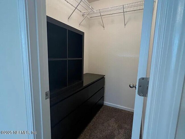 Building Photo - 253 Whitland Wy