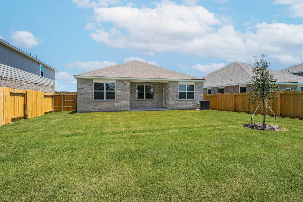 Building Photo - 232 Live Oak Ln
