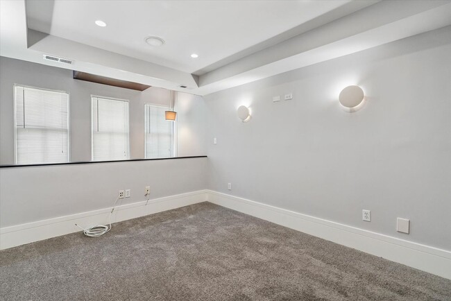 Building Photo - 505 S Milton Ave