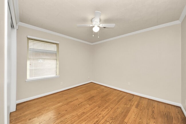 Building Photo - 2215 Gardenia Dr