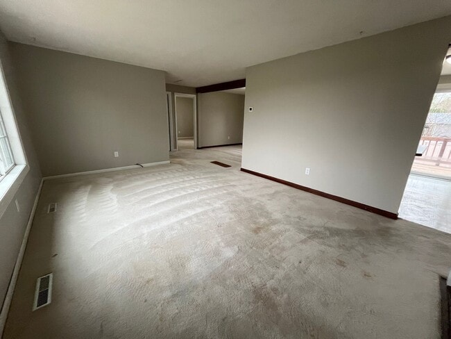 Building Photo - 4 Bed/2 Bath Rental Home with Fenced in Yard!