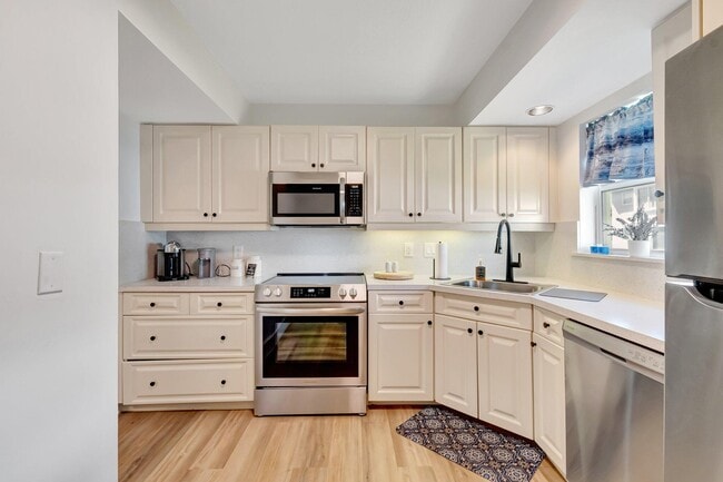 Building Photo - 17 Colonial Club Dr