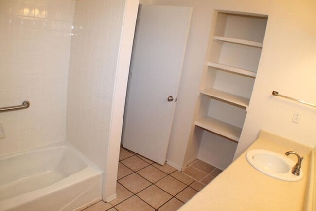 Building Photo - Foothills 3/BD 2/BA 2/CG