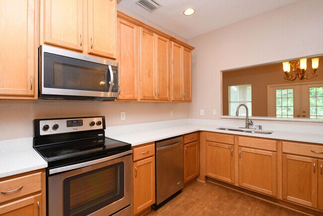 Kitchen - 2881 Fontainebleau Ave SE
