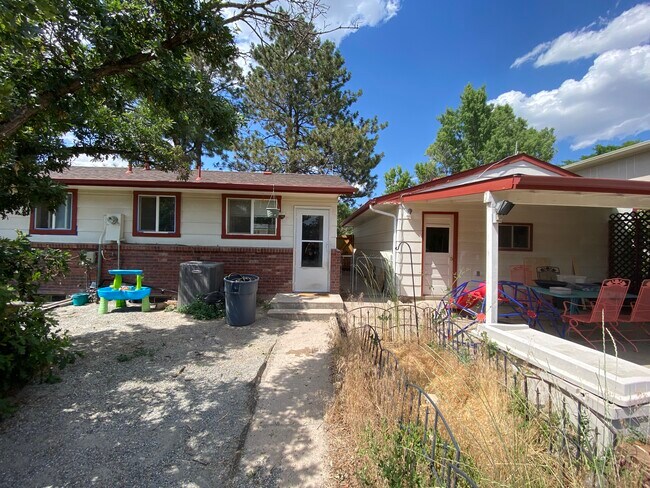 Building Photo - 214 Douglas Fir Ave