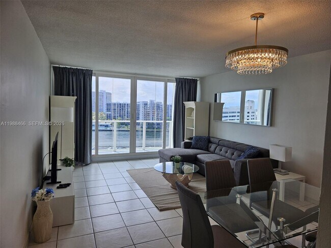 Building Photo - 3505 S Ocean Dr