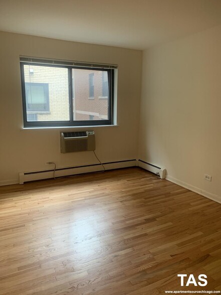 Building Photo - 540 W Roscoe St