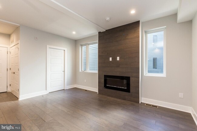 Building Photo - 1405 Frankford Ave