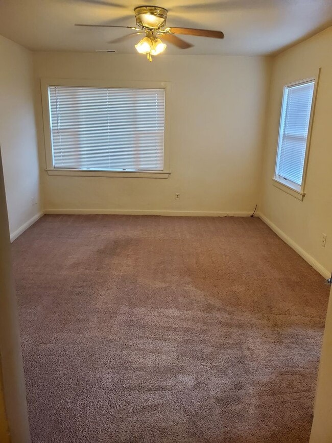 Building Photo - Elizabeth Park